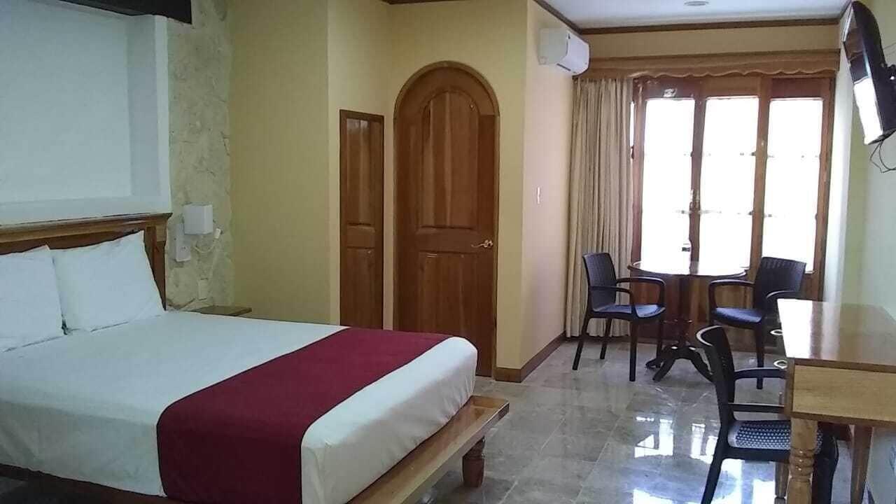Cancun International Suites Экстерьер фото