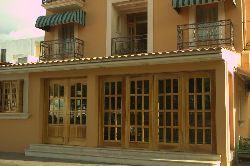 Cancun International Suites Экстерьер фото